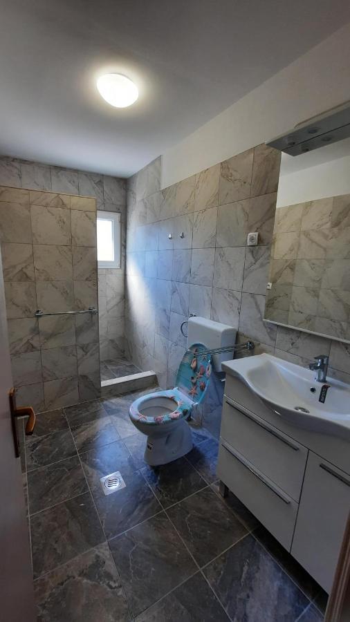 Apartment Pinoapplosinj Veli Losinj Bagian luar foto