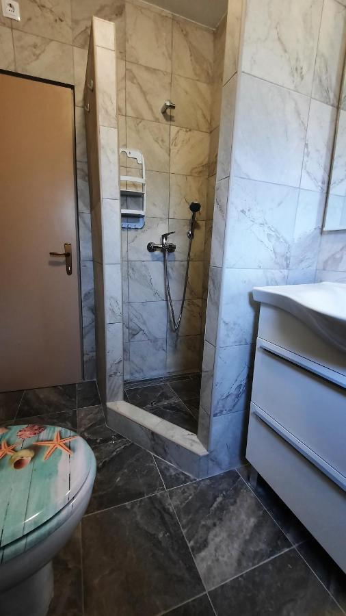 Apartment Pinoapplosinj Veli Losinj Bagian luar foto