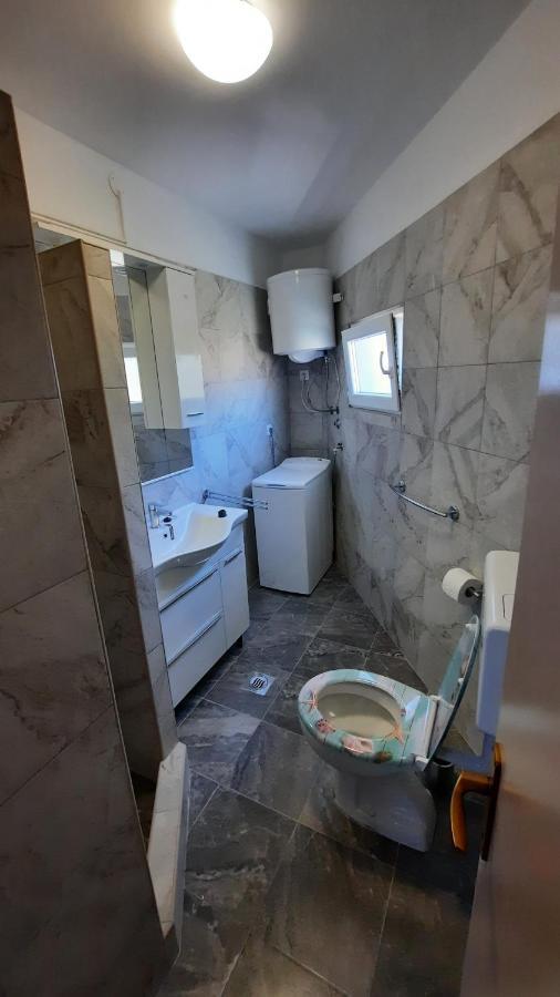Apartment Pinoapplosinj Veli Losinj Bagian luar foto