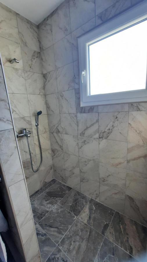 Apartment Pinoapplosinj Veli Losinj Bagian luar foto