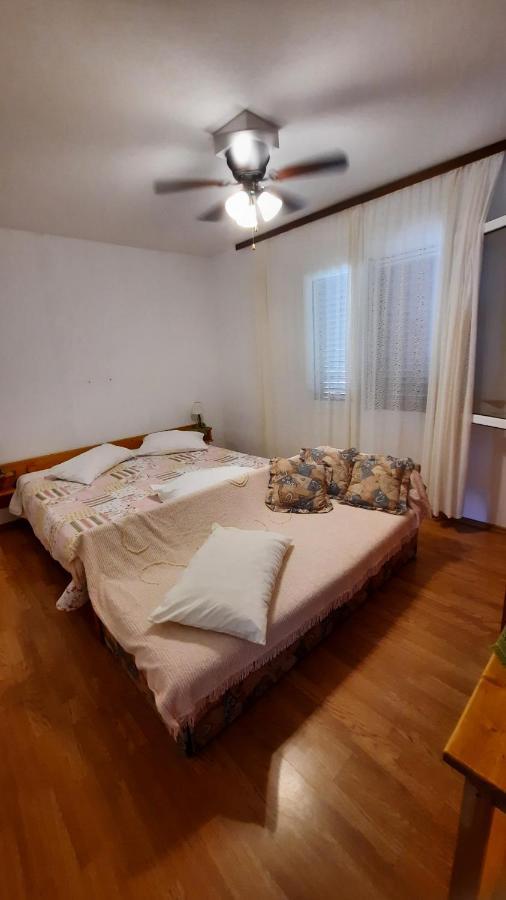 Apartment Pinoapplosinj Veli Losinj Bagian luar foto