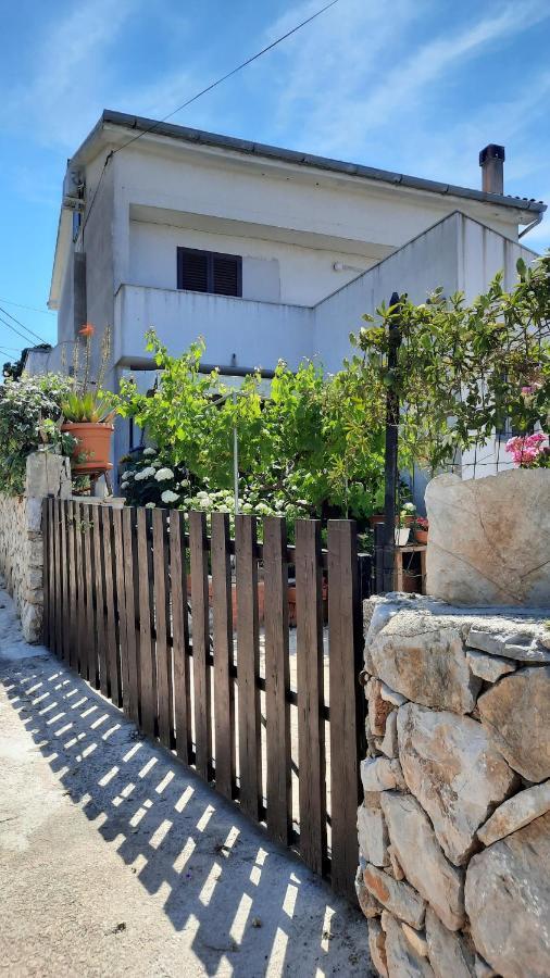Apartment Pinoapplosinj Veli Losinj Bagian luar foto